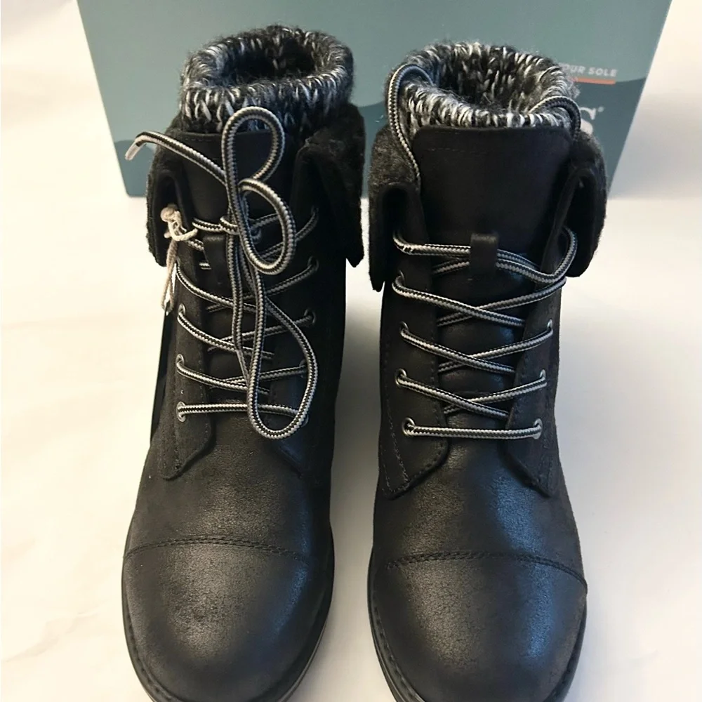 Cliff By White Mountain Woman’s Tie Up Boots Size 7.5 NIB